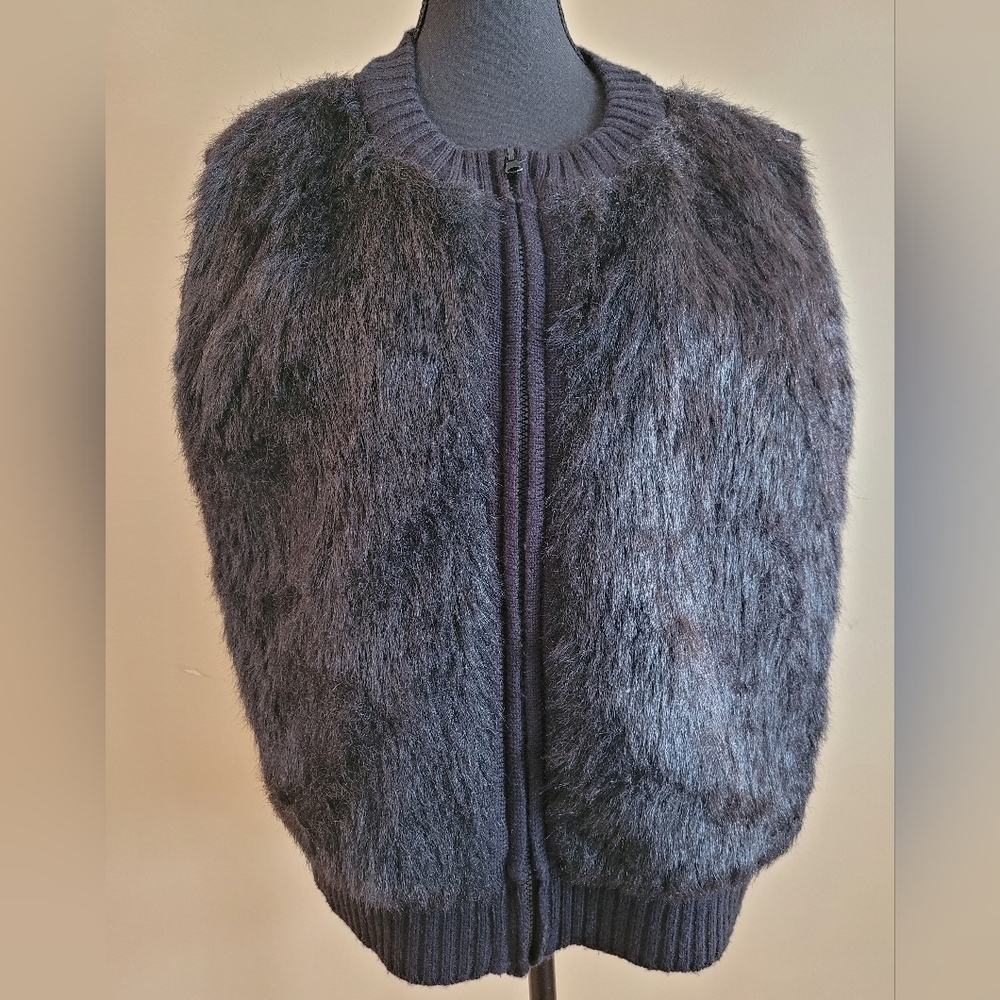 LOVE CHANGE ITALY Faux Fur and Knit Vest with Zipper Closure